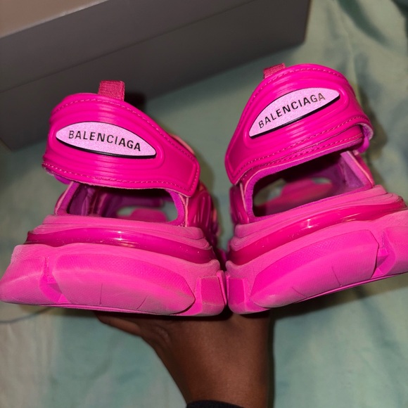 Track Shoes
100% Authentic
worn three times - Picture 2 of 6